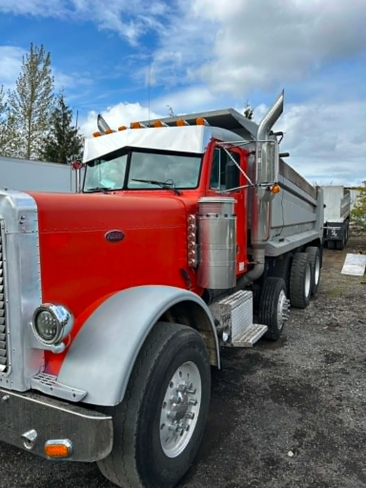 Front detail of the Gritworks Peterbilt 379.