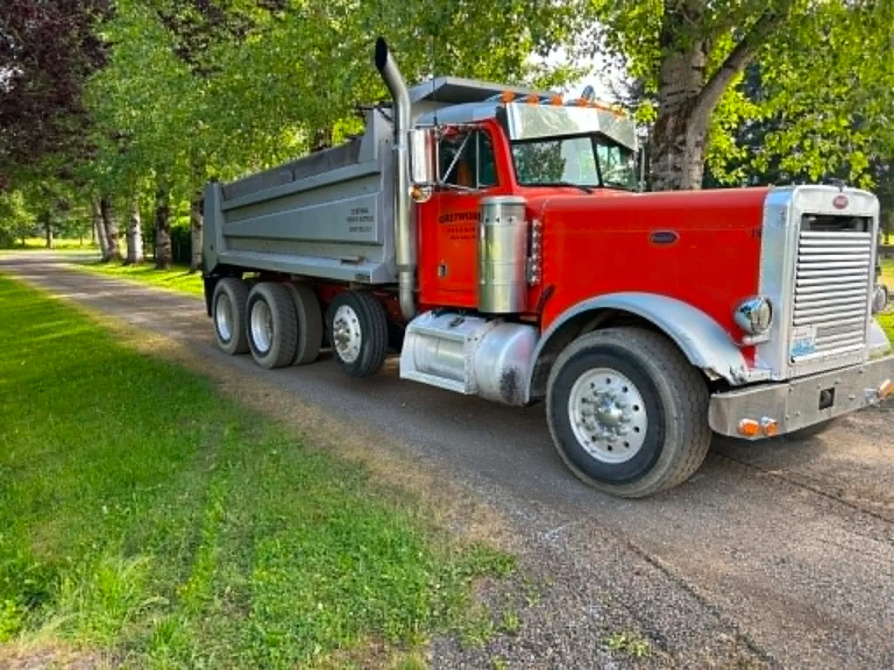 The Gritworks Peterbilt 379 in side profile, loaded.
